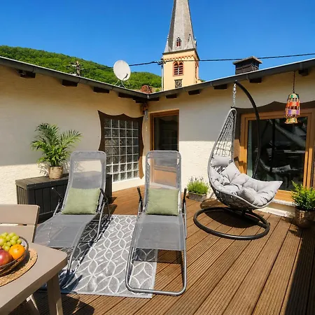 Am Kirchplatz Klimatisierte Dachgeschosswohnung *