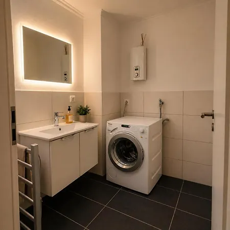 Am Kirchplatz Klimatisierte Dachgeschosswohnung Apartmán