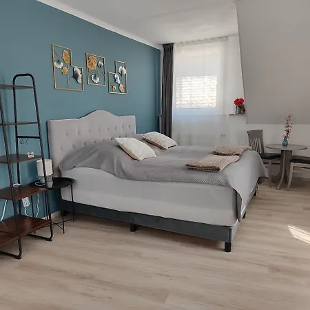 Apartmán Am Kirchplatz Klimatisierte Dachgeschosswohnung *