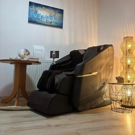 Am Kirchplatz Klimatisierte Dachgeschosswohnung Apartmán *