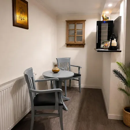 Am Kirchplatz Klimatisierte Dachgeschosswohnung Senheim